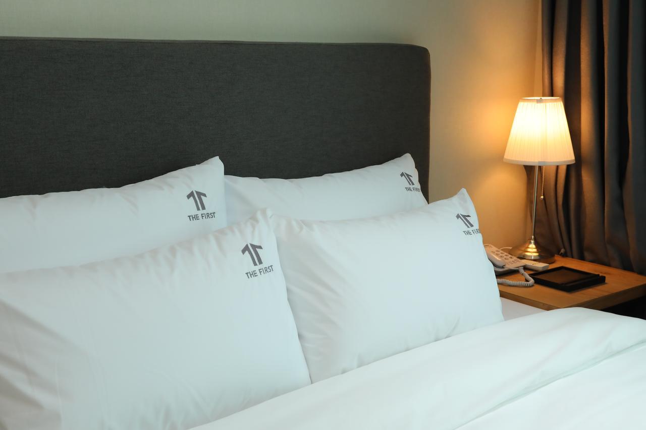 The First Hotel Чханвон Экстерьер фото